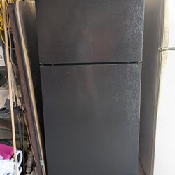 HOTPOINT 15.6-cu ft TOP FREEZER REFRIGERATOR