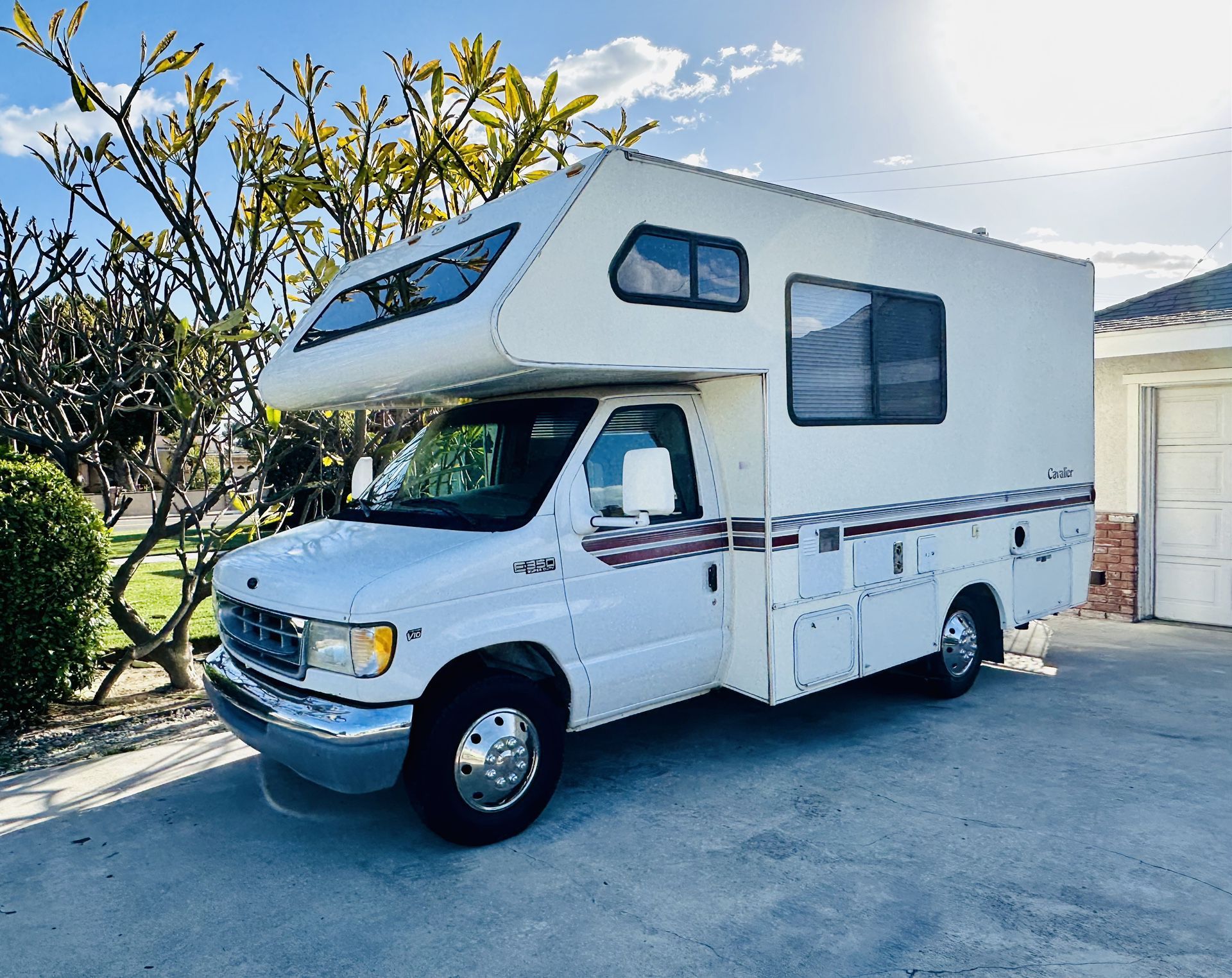 2000’  Ford E-350 Class-C Motorhome, By Cavalier… 19’Ft !! MICRO-MINI !! Sleep’s 4-5 Runs Excellent !! V10 