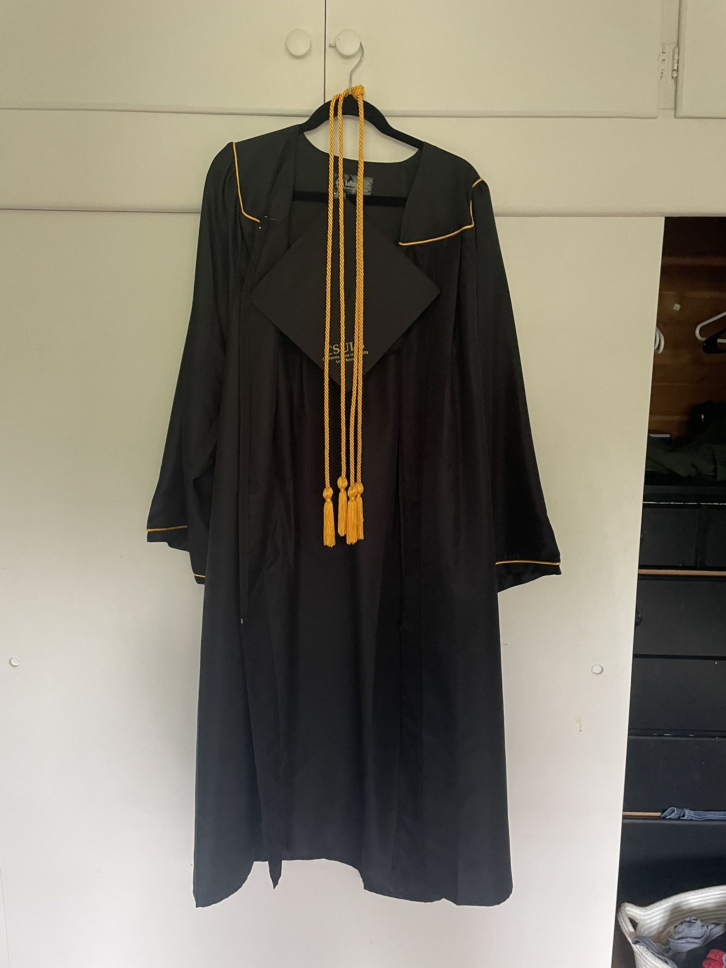 CSULB Cap, Gown, and Tassels Size 51