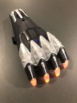 Marvel Black Panther Vibranium Power FX Claw