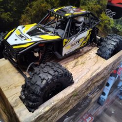 Losi Capra 18  RC Rock Crawler Mickey Thompson Edition with front and rear steering brand new