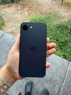 Black iPhone 16e 128GB – Fully Paid Off – Metro – $300 OBO