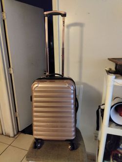 Very nice suitcase on wheels for sale in Pine Hills