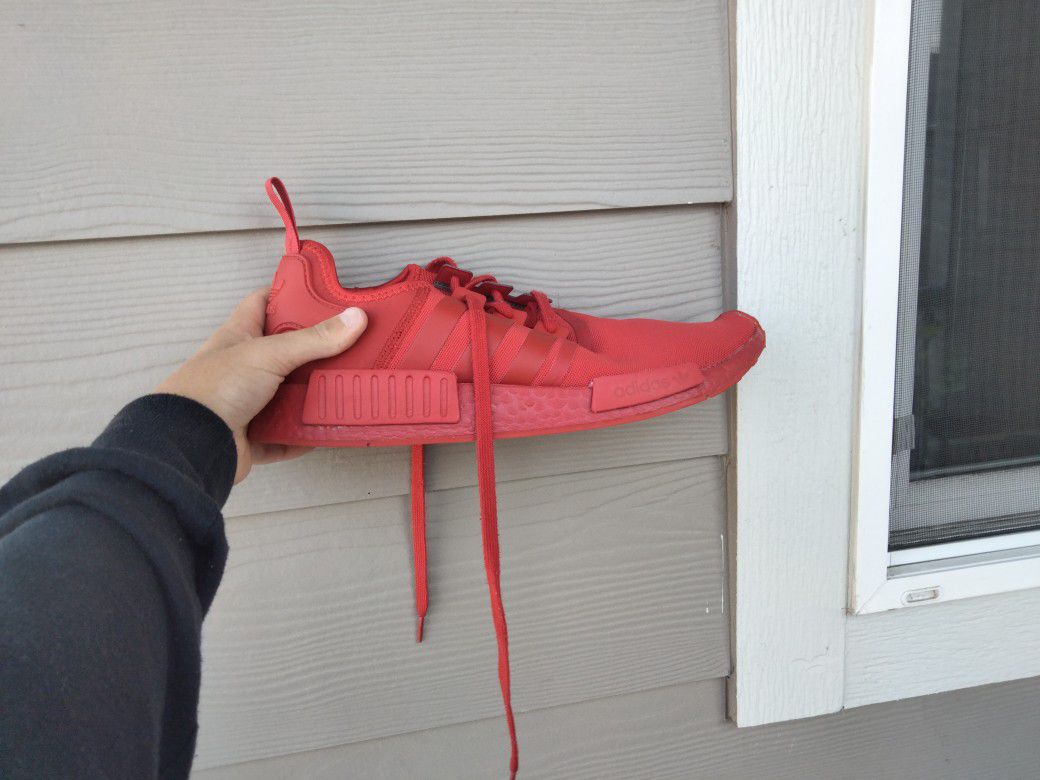Triple Red Nmds