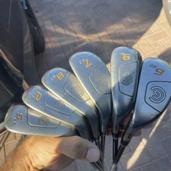 Cleveland golf Hibore 6 pc iron set in left handed  