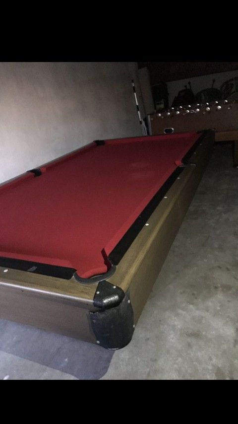 Pool table 8x4 good condition