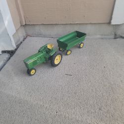 Collectible John Deere tractor with pull behind trailer circle 1950