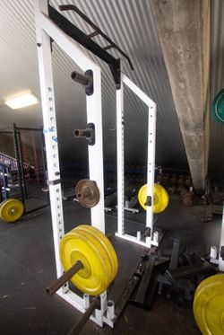 3 SAMSON Squat Racks with attached platform