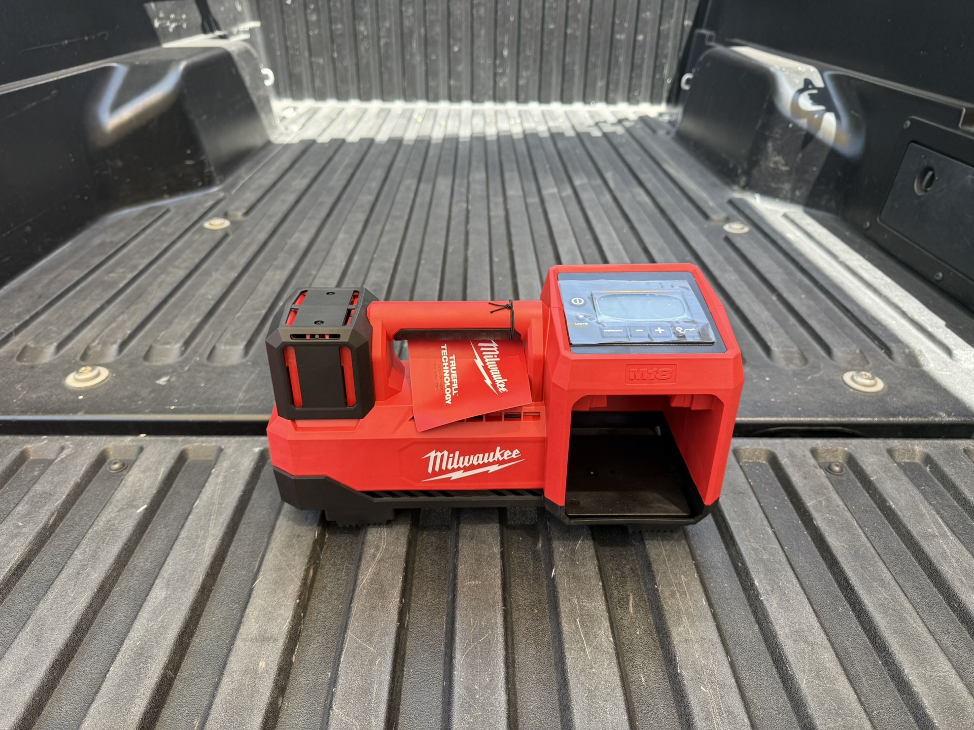 NEW Milwaukee M18 18-Volt Lithium-Ion Cordless Electric Portable Inflator (Tool-Only) **FIRM PRICE**