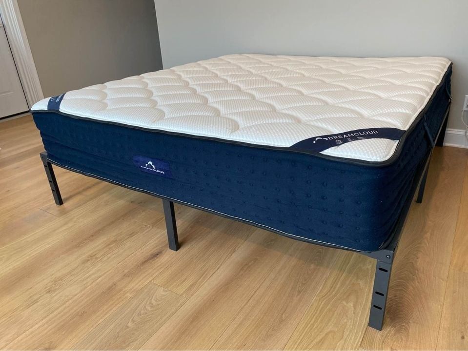 King Dreamcloud Memory Foam Mattress - Like New