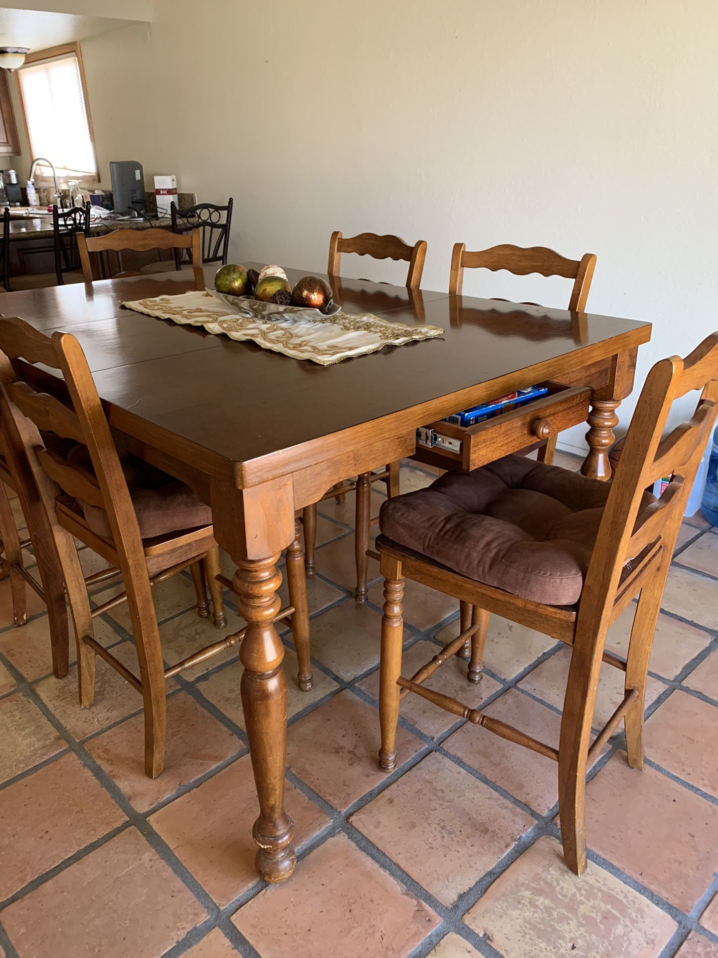 Non Smoking Home Counter Top table 6 Chairs With Cushions