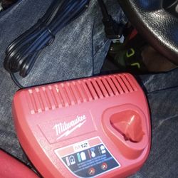 Milwaukee M12 Charger