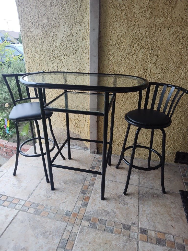 TABLE AND 2 CHAIRS