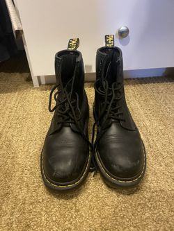 Doc Martin’s 1460 Black Lace Up