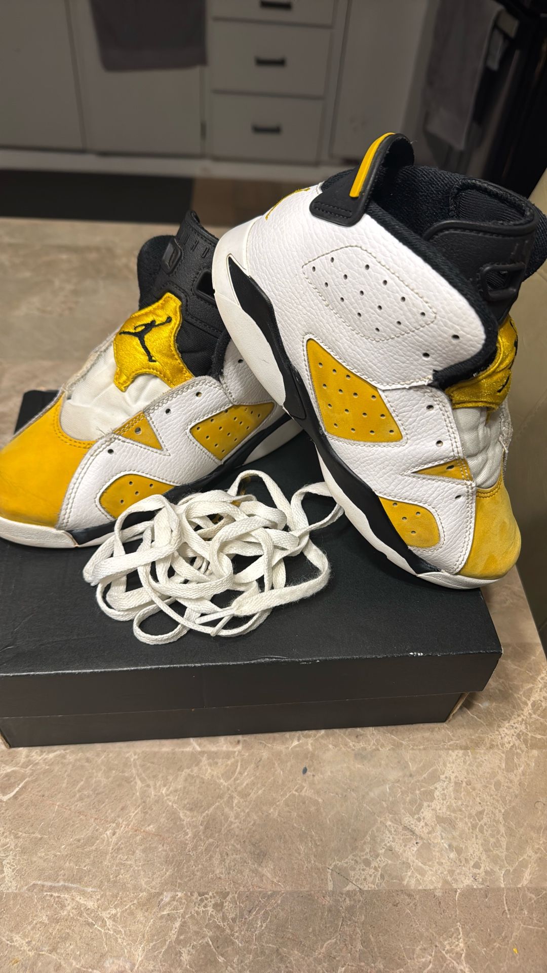 Jordan 6 Size 2Y 