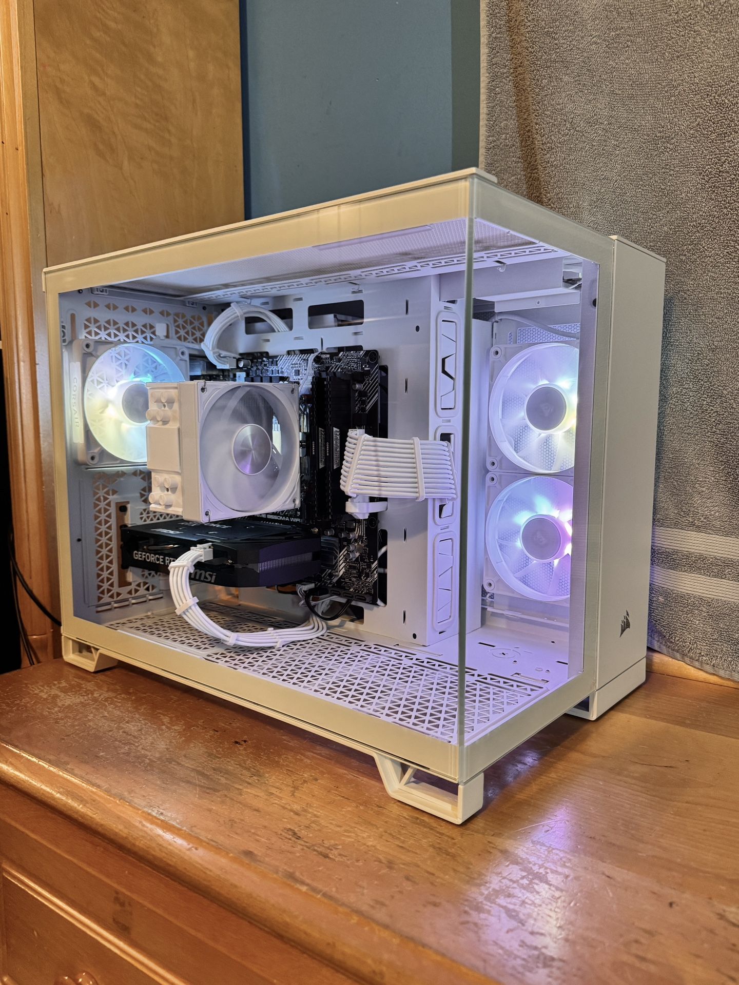 White Corsair RTX 5060 Gaming PC - 32GB Ram, 2TB, Windows 11 Pro, Nvidia, RGB