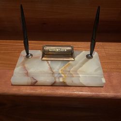Beautiful Vintage Marbel Month Day And Date Pen Holder