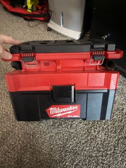 Milwaukee  pack out shop vac