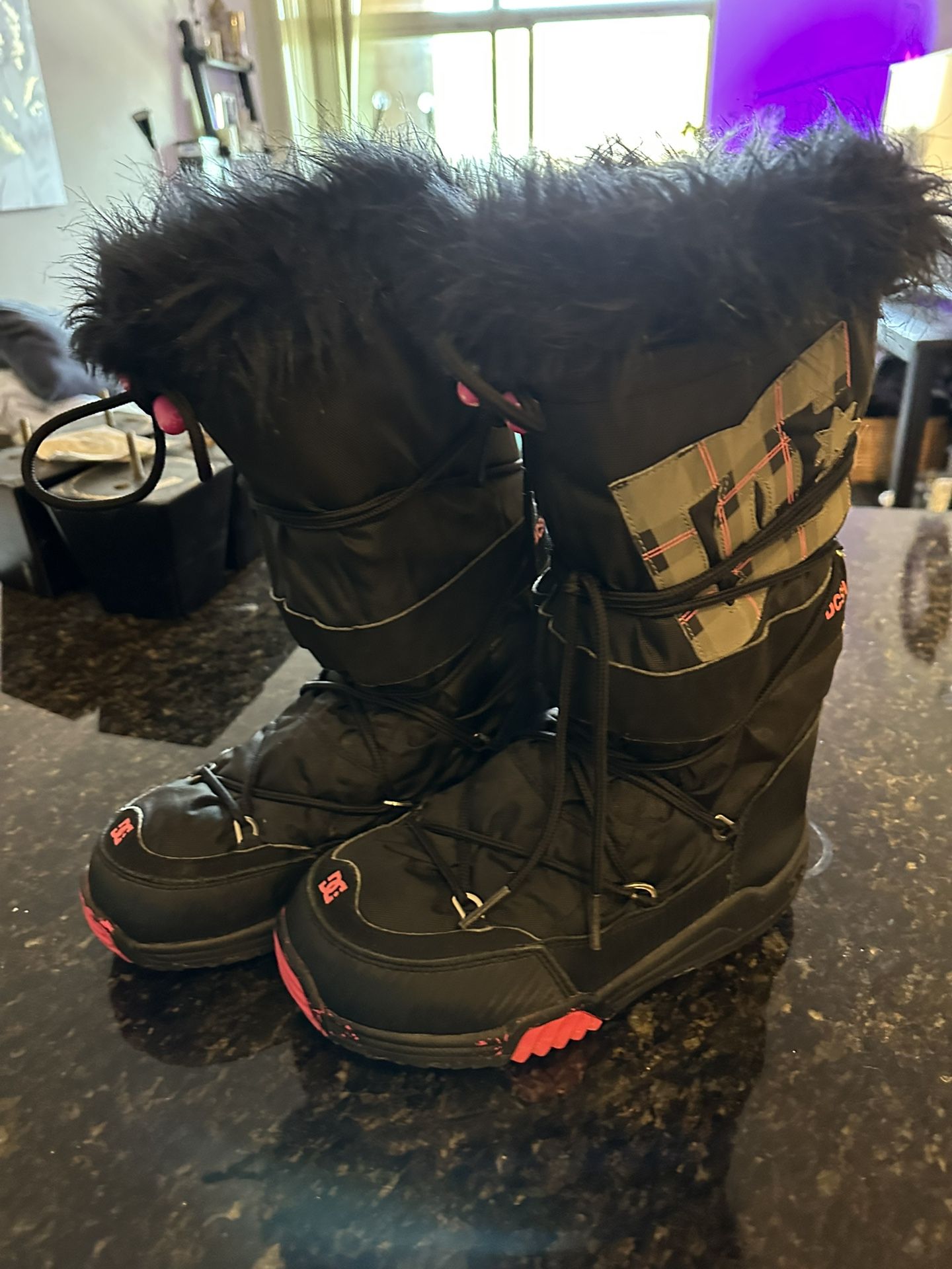 Y2K DC Woman’s Snow Boots