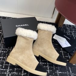 Brand-new snow boots