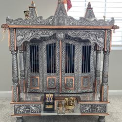 Beautiful Indian Wooden Temple/Mandir for Sale – Excellent Condition!