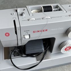 Singer Heavy Duty Sewing Machine 