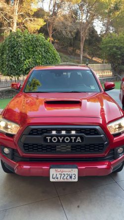 2018 Toyota Tacoma Double Cab · PreRunner TRD Pickup 4D 5 ft
