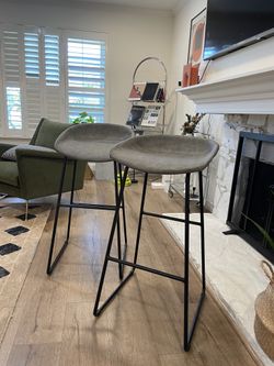 2 Luxury Bar Chairs For High Counter