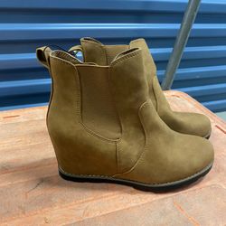 New Boots Size 10