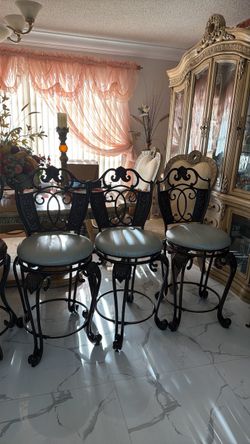 Chairs barstools
