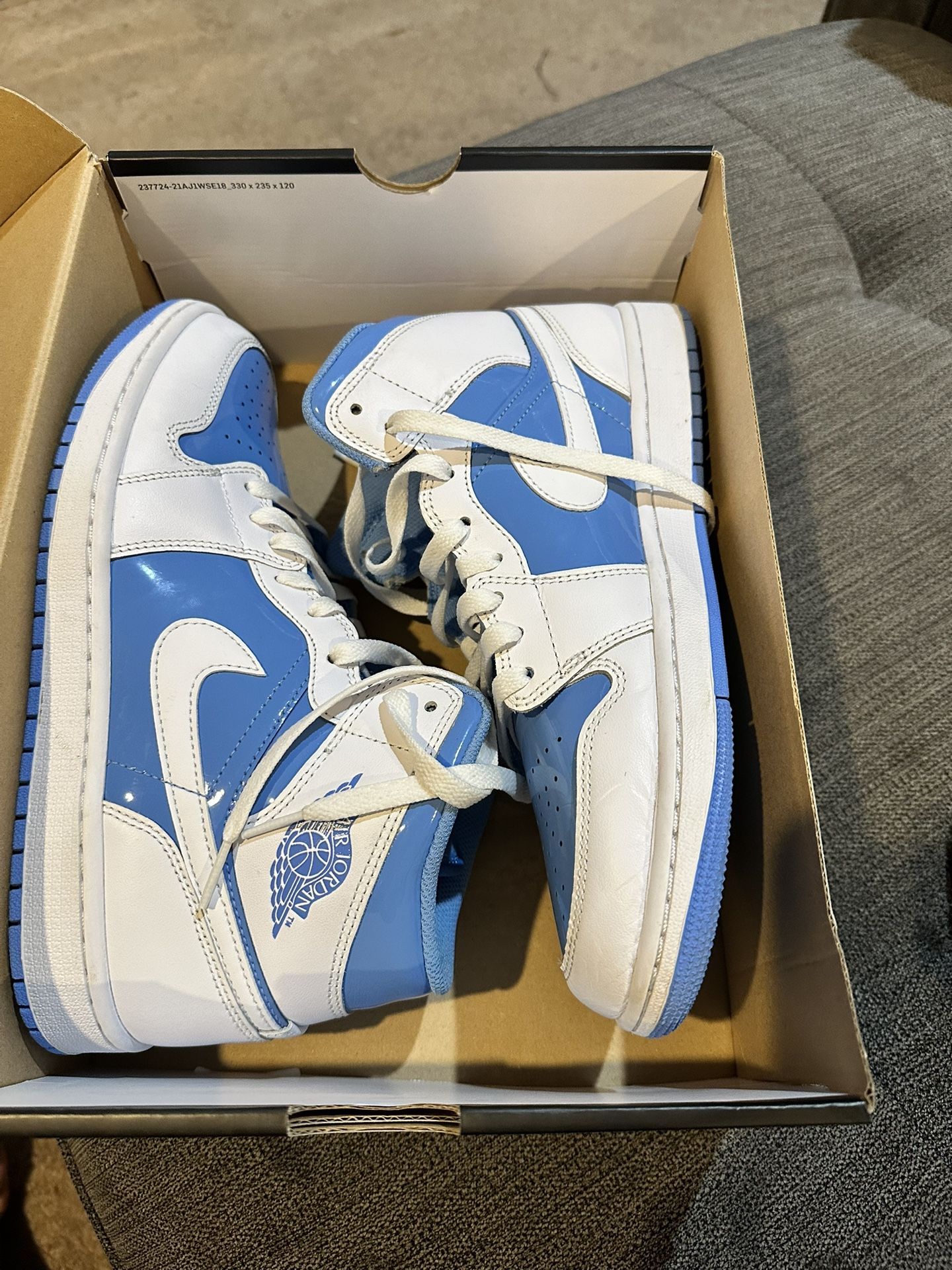 Jordan 1 MID SE LEGEND BLUE SIZE 9.5