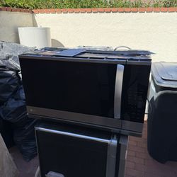 LG 2.1 cu ft Over-the-Range Smart Microwave