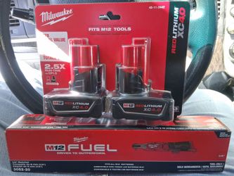 MILWAUKEE M12 FUEL 1/4" Ratchet and 2 MILWAUKEE RED LITHIUM XC 4.0 Batteries