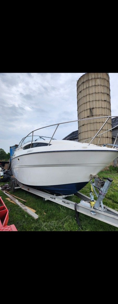 24 FT Bayliner 