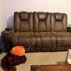 Merlin p2 couch 