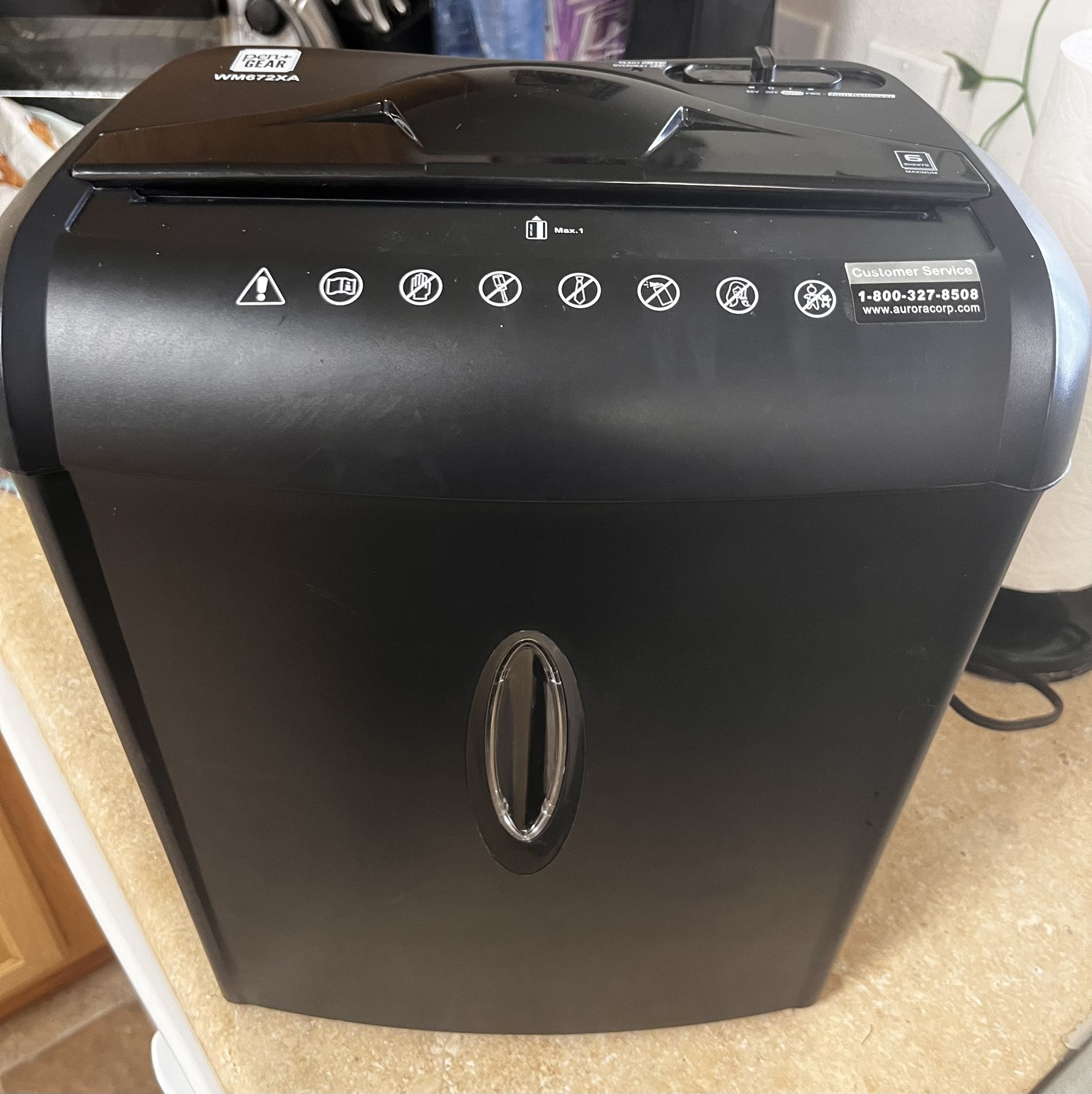 Cleaned Pen+Gear Paper Shredder