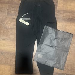 Essentials sweats black