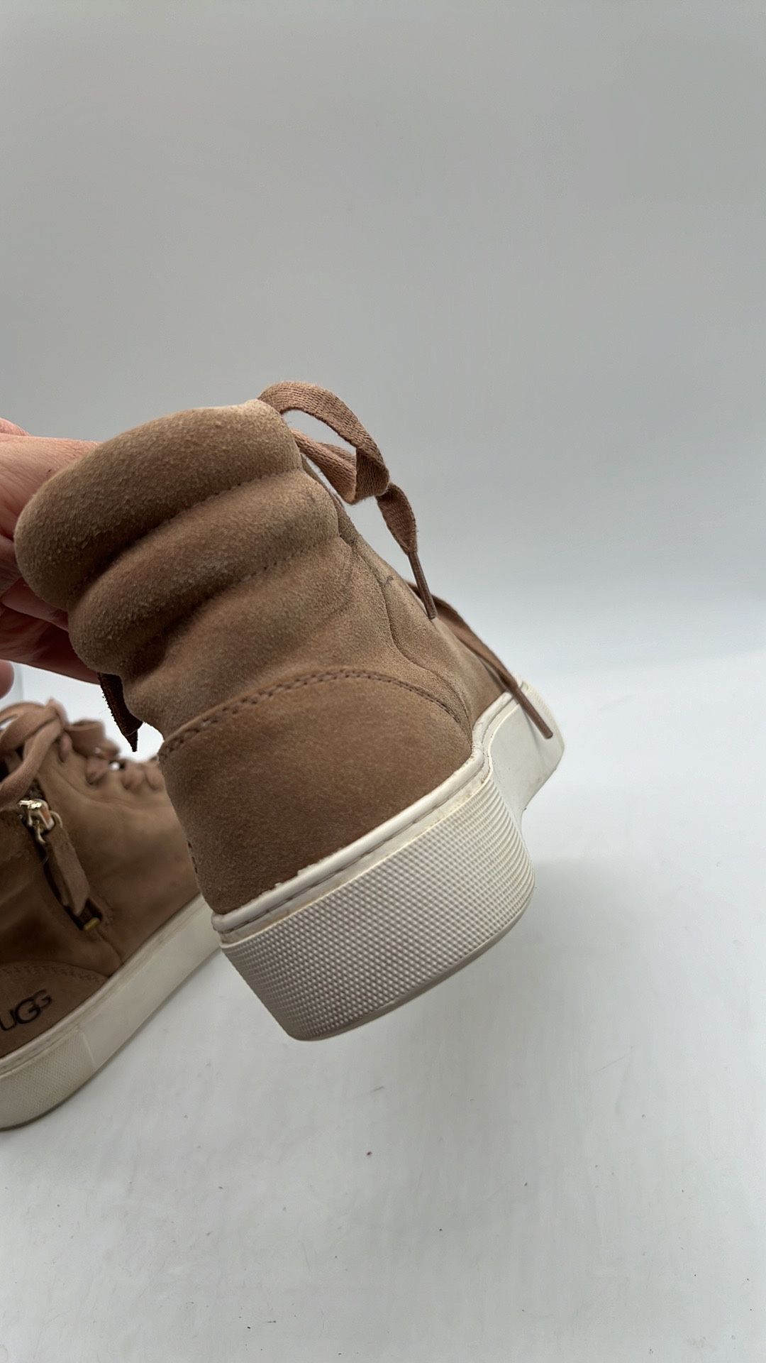 UGG Olli Suede Tan High Top Side Zip Lace Up Sneakers size UGG Olli Suede Tan High Top Side Zip Lace Up Sneakers size