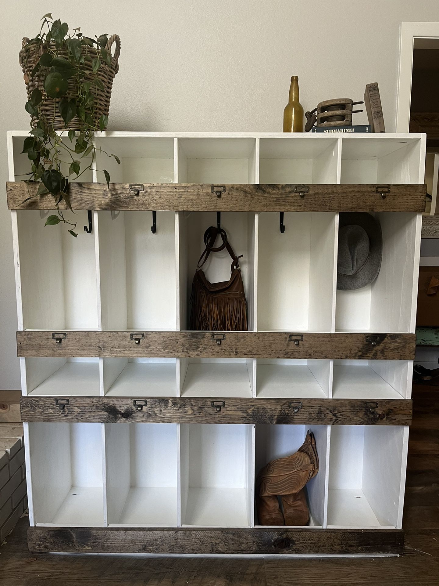 Entry Organization Shelf / Cubby