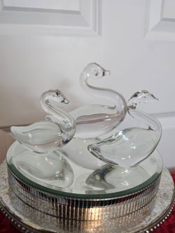$25.00 - 24% Lead Glass Swans Figurines, Like New Condition!
