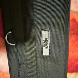 Neceser de viaje plegable y colgante GIORGIO ARMANI, color negro, con bolsa para el polvo