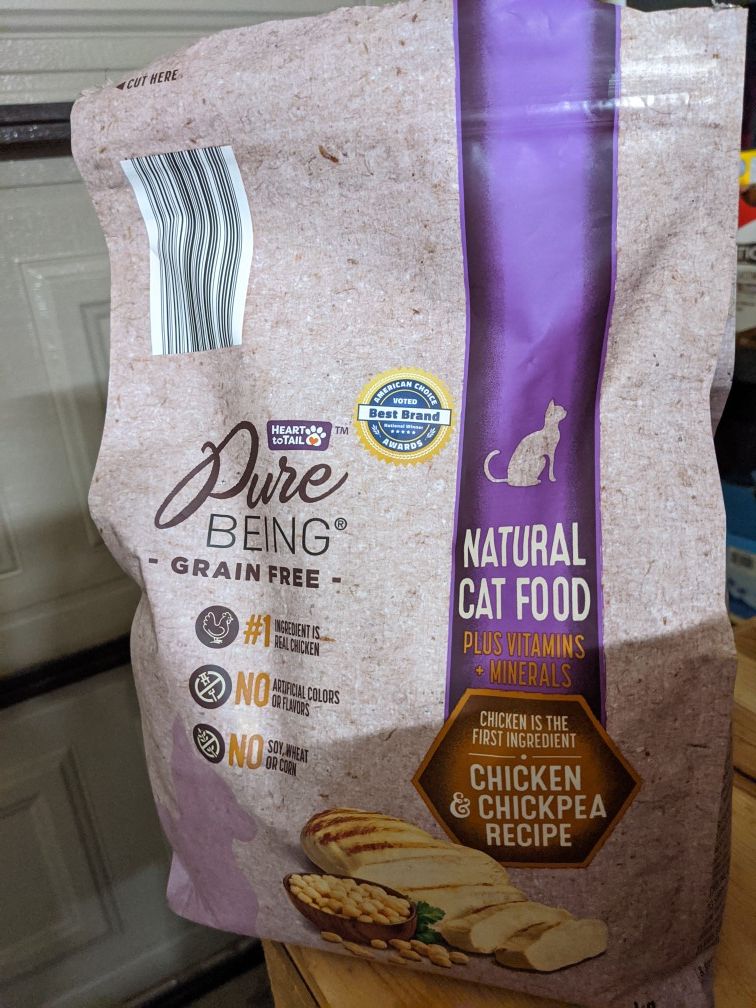 Free cat dry food