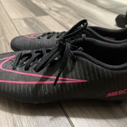 Nike women’s soccer cleat size 7.5
