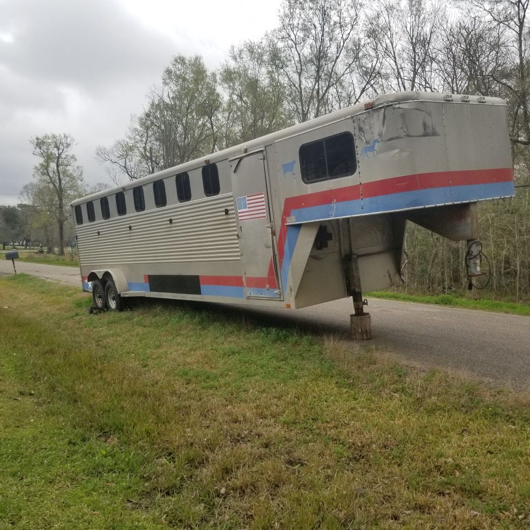 9-12 horse trailer goes neck
