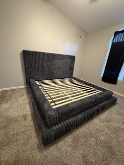 New in Box Trendy Fluffy King Size Bed $10Down