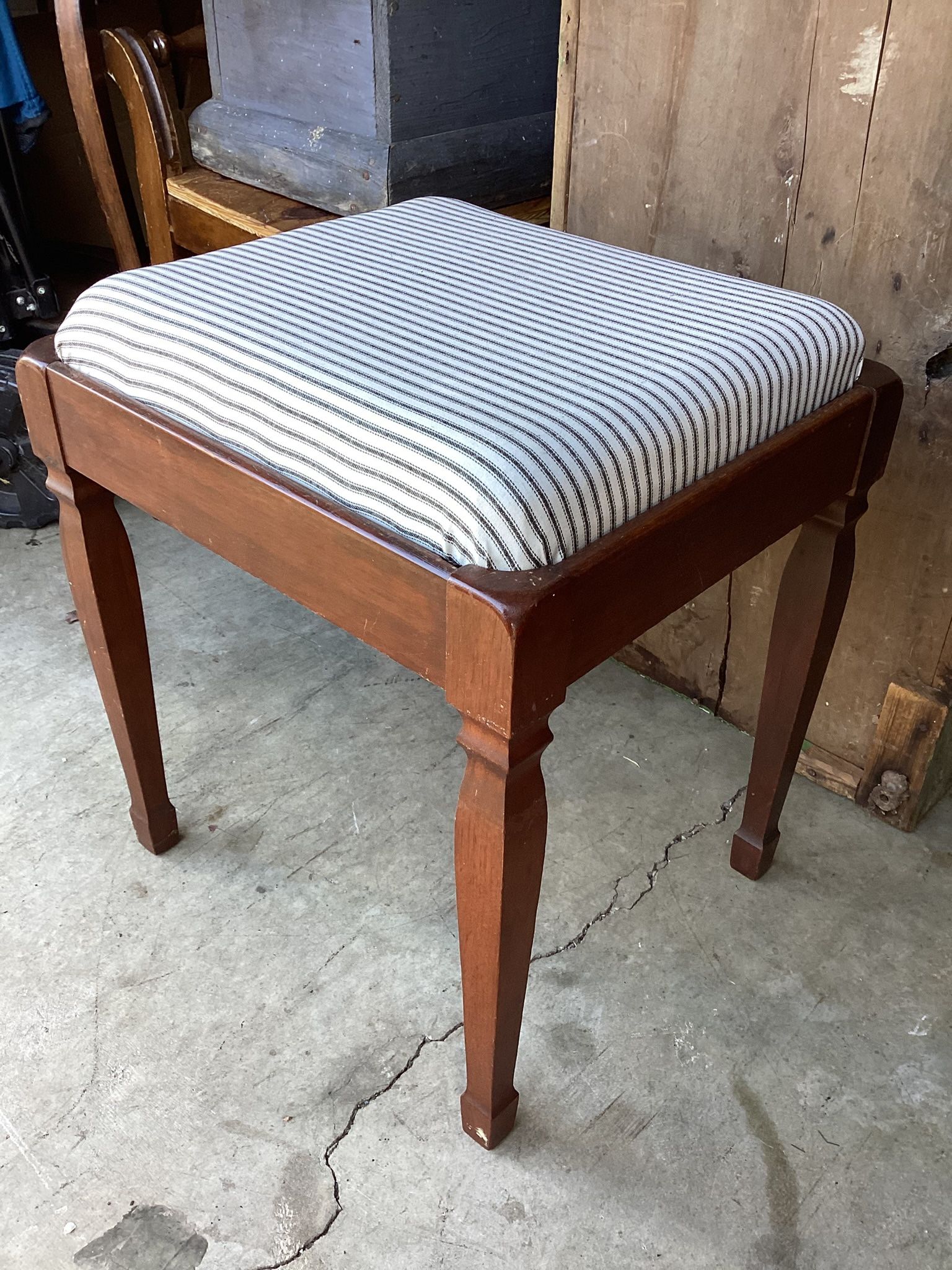 ANTIQUE BENCH W STORAGE