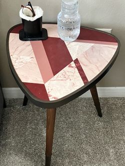 3 legged (screwable legs) 21”tall 18”wide coffee table / side table
