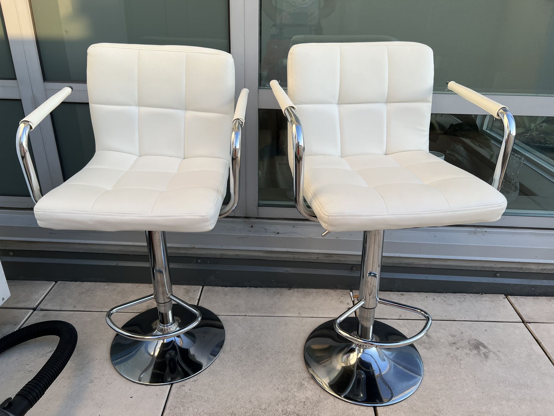 2 White bar Chairs Stools 