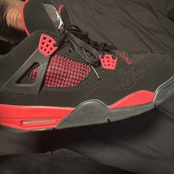 Jordan 4s Thunders 