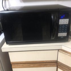 Very Good Condition Oster Microwave 